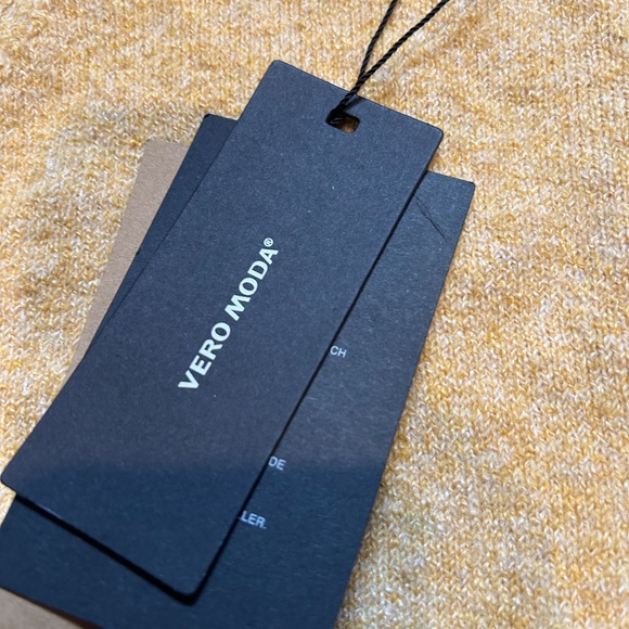 BNWT Vero Moda Beige/Tan crew neck sweater - Picture 4 of 6